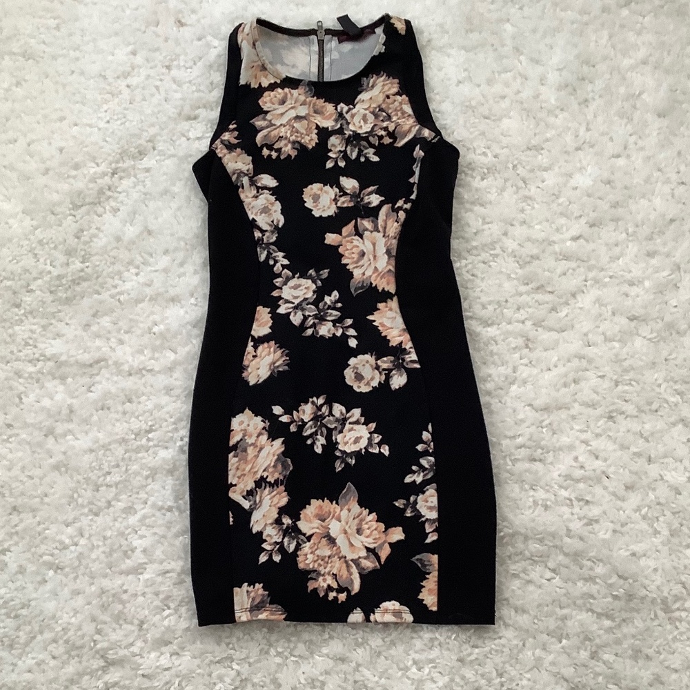 Black w/rose detail mini sleeveless dress